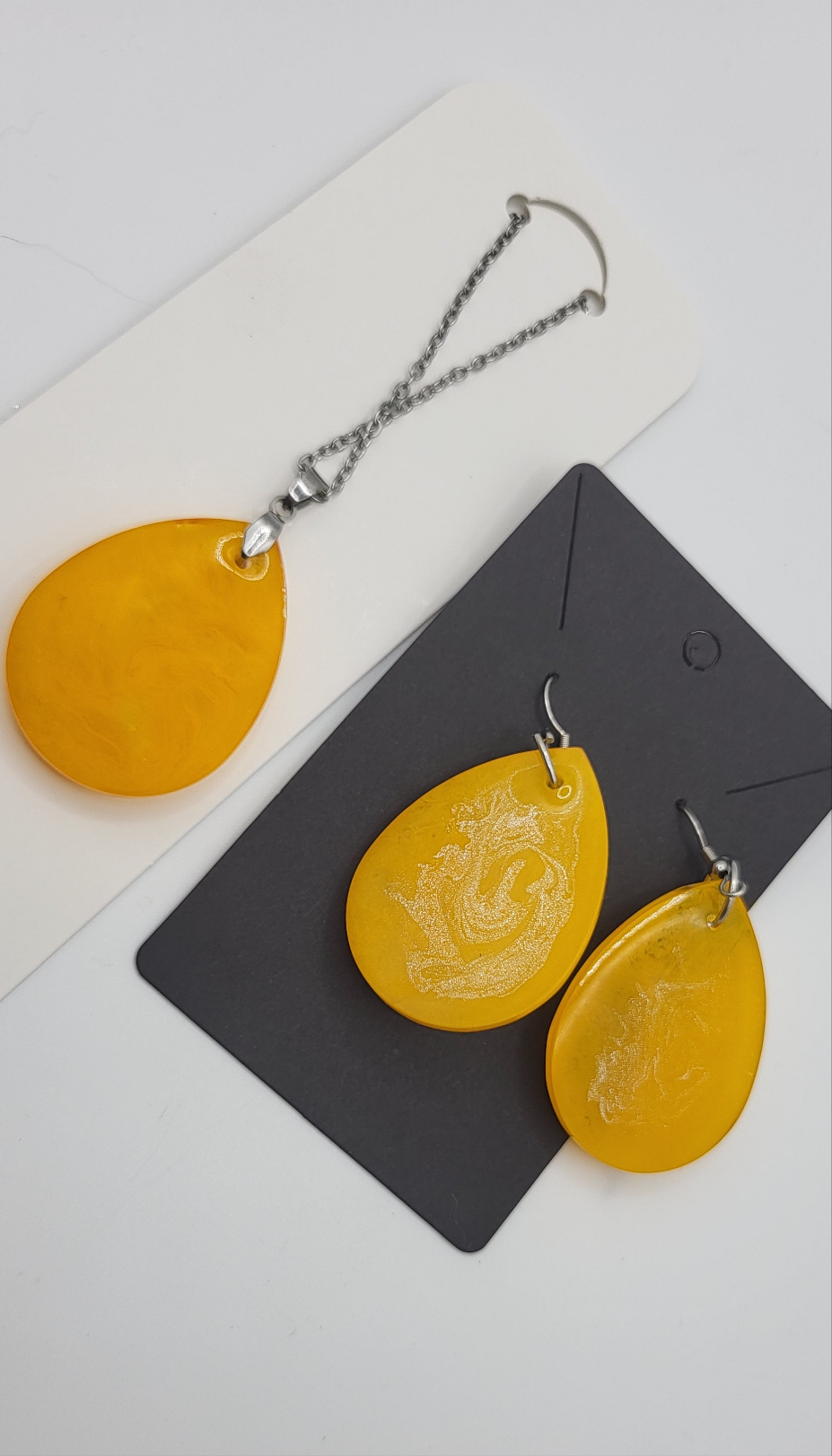 Collier et boucles d'oreilles assorti unique