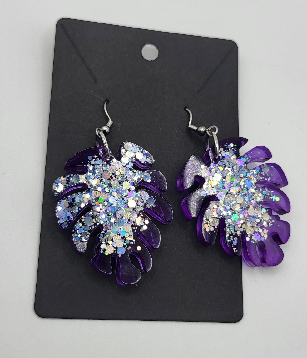 Boucles d’oreilles holographique pendantes encre violet