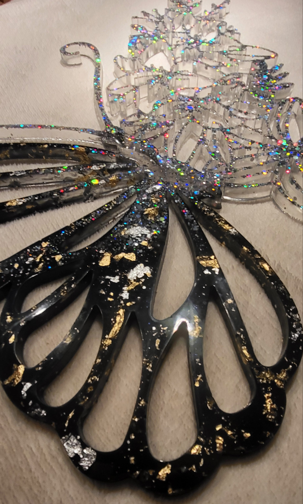 Papillon Holographique multicouleurs et encre noir avec feuilles d'argent et ors