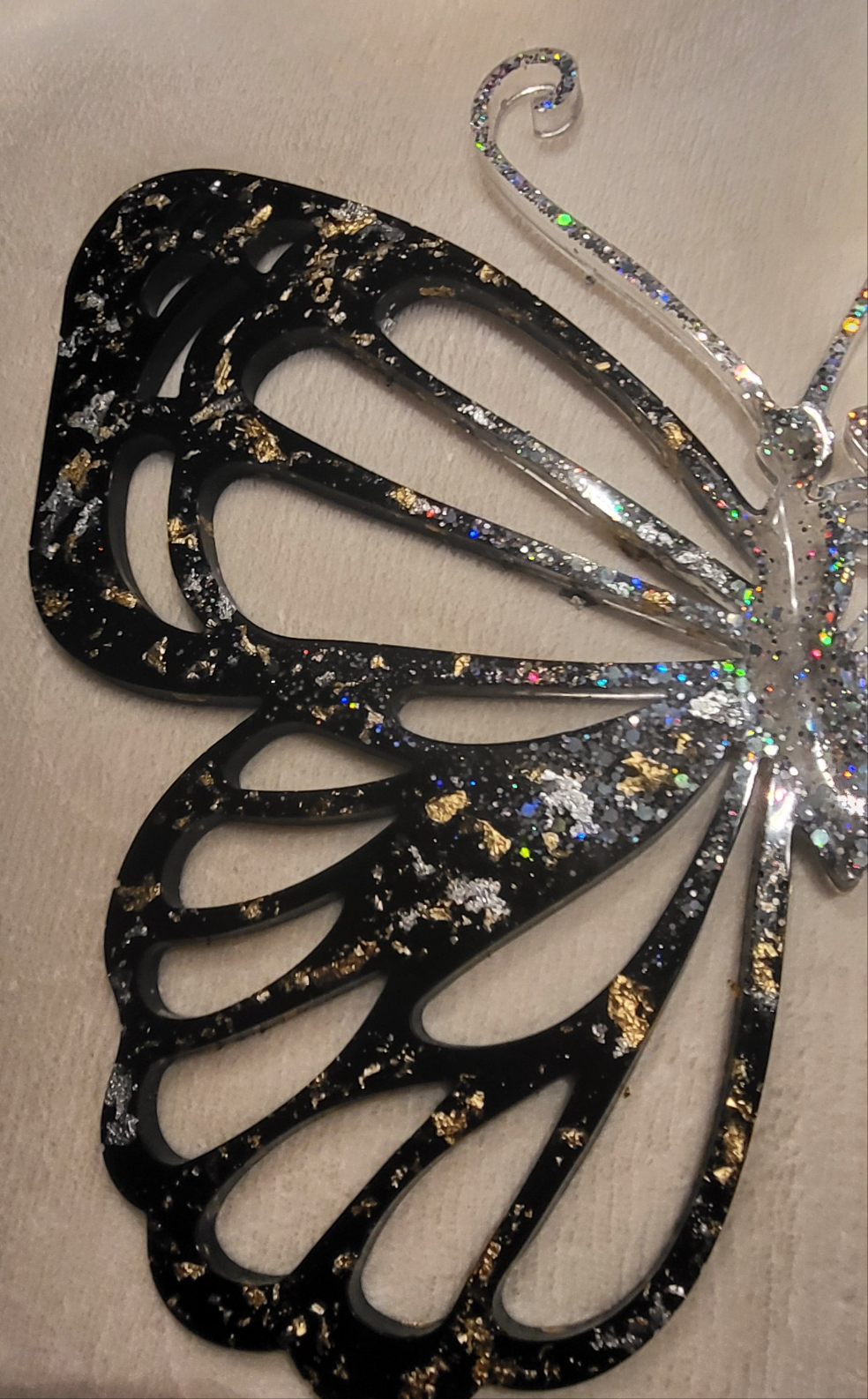 Papillon Holographique multicouleurs et encre noir avec feuilles d'argent et ors