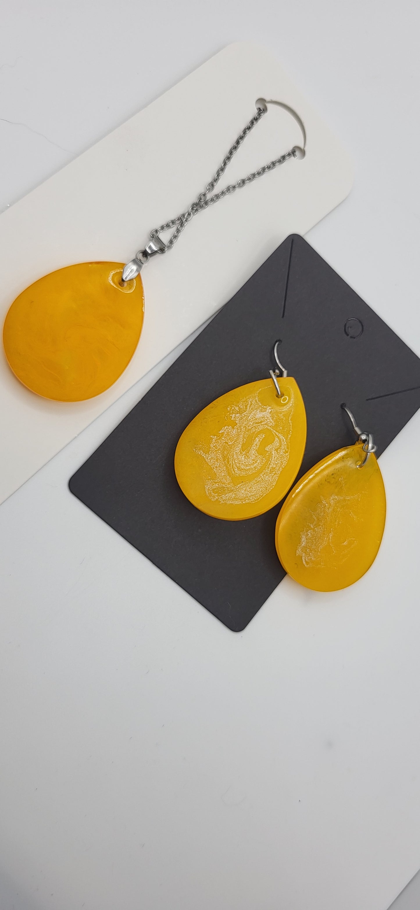 Collier et boucles d'oreilles assorti unique